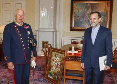 خبرنگاران سفیر جدید ایران استوارنامه خود را به پادشاه نروژ تحویل داد