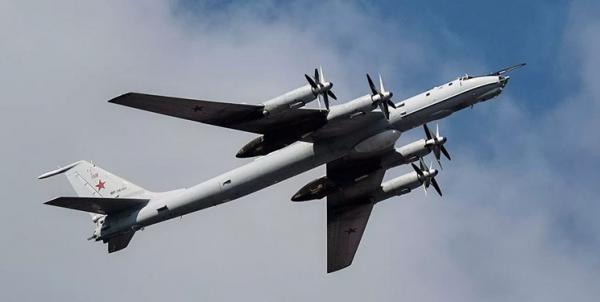مزاحمت جنگنده های آمریکایی برای هواپیمای روسی بر فراز اقیانوس آرام