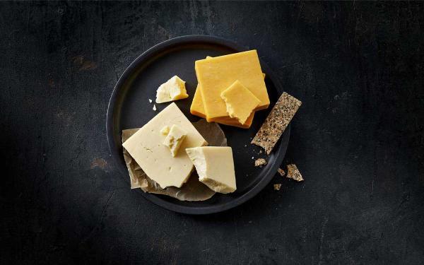 فرق بین پنیر گودا و چدار در طعم، روش فراوری و مواد مغذی آن ها