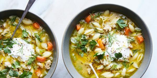 طرز تهیه سوپ ماکارونی و مرغ خوشمزه و فوری