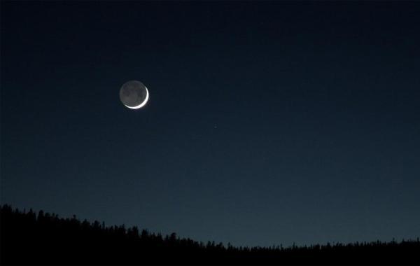 فرصت تماشای هلال زیبای ماه در شب های پایانی مرداد 1402