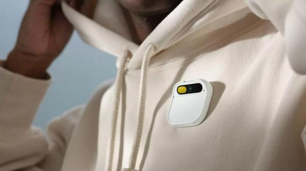 دستگاه Ai Pin با قابلیت های هوش مصنوعی معرفی گردید؛ گجتی که می خواهد جایگزین گوشی هوشمند گردد